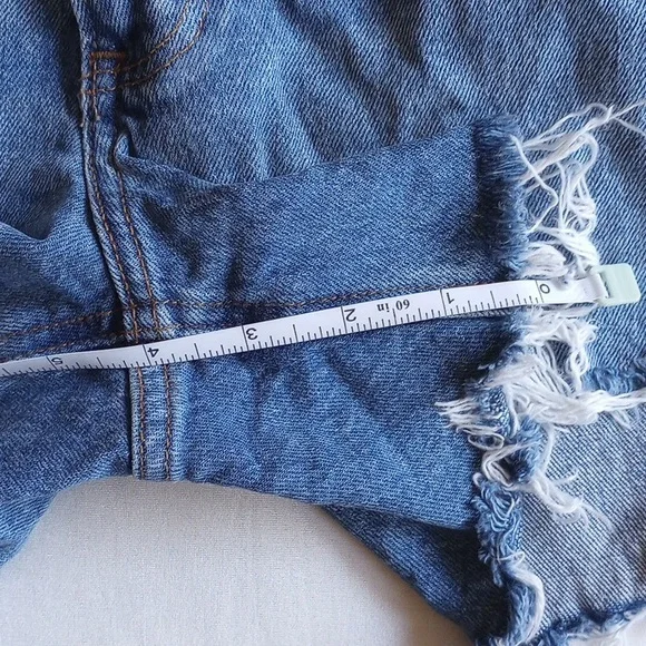 Abercrombie 4" Mom Short High Rise Cutoff Denim Shorts 26/2 - Picture 7 of 8